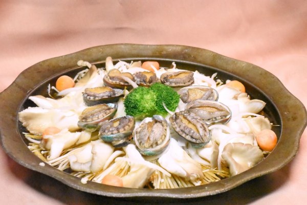 FuMei Seafood Restaurant-Variously colored abalones