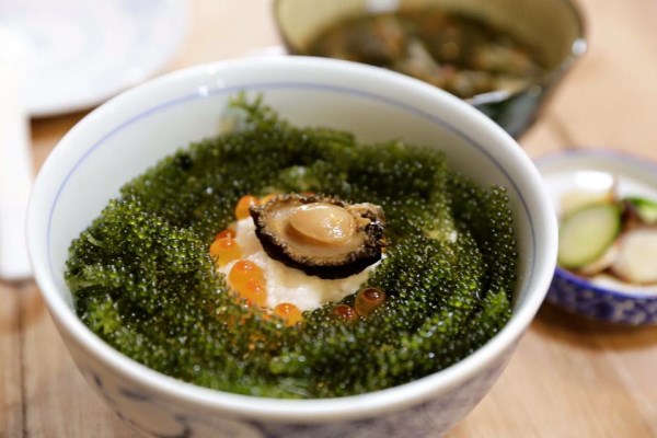 Mangkuk nasi anggur laut Okinawa