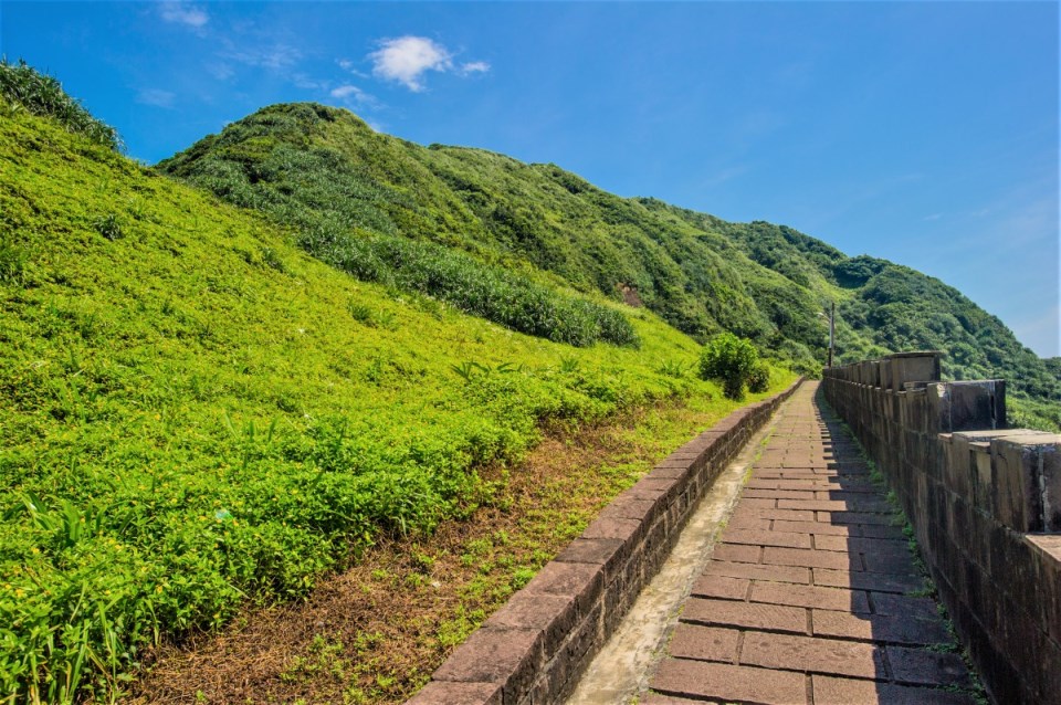 山と川のそば