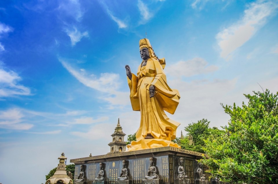 Khuôn mặt vàng đen Guanyin