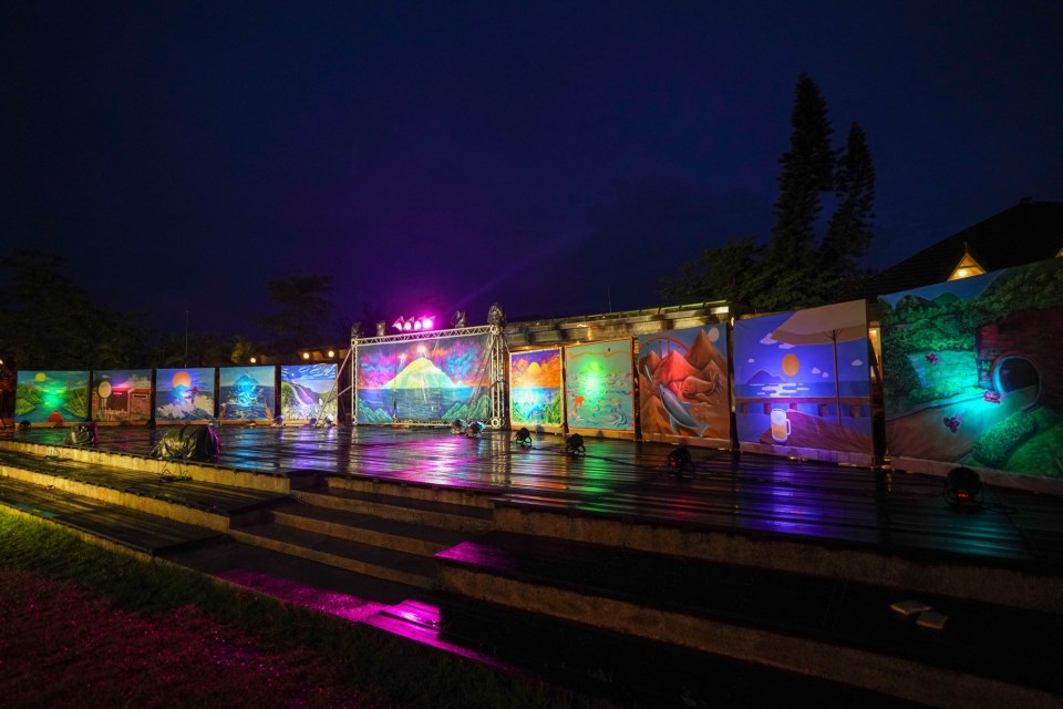 Выставка флуоресцентной живописи ночной свет и тень