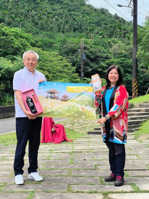 左：日本宮城縣氣仙沼市長 管原茂 右：處長游麗玉