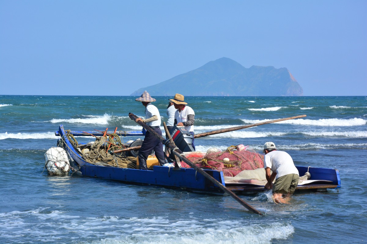 Выходить в море