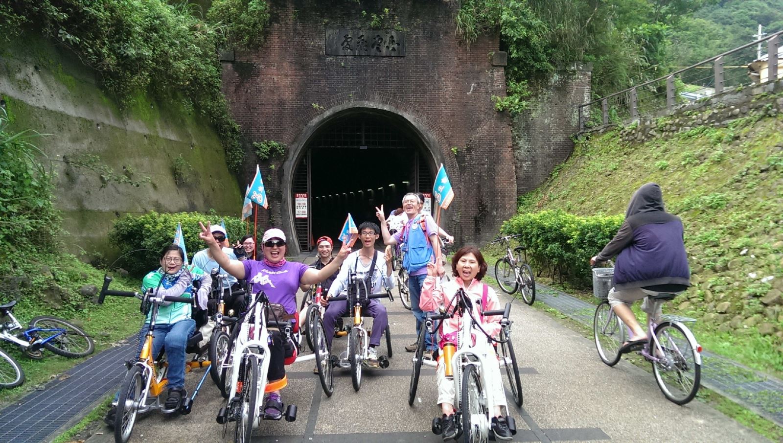 Terowongan Caoling Lama menyediakan lingkungan perjalanan yang aman dan nyaman tanpa penghalang