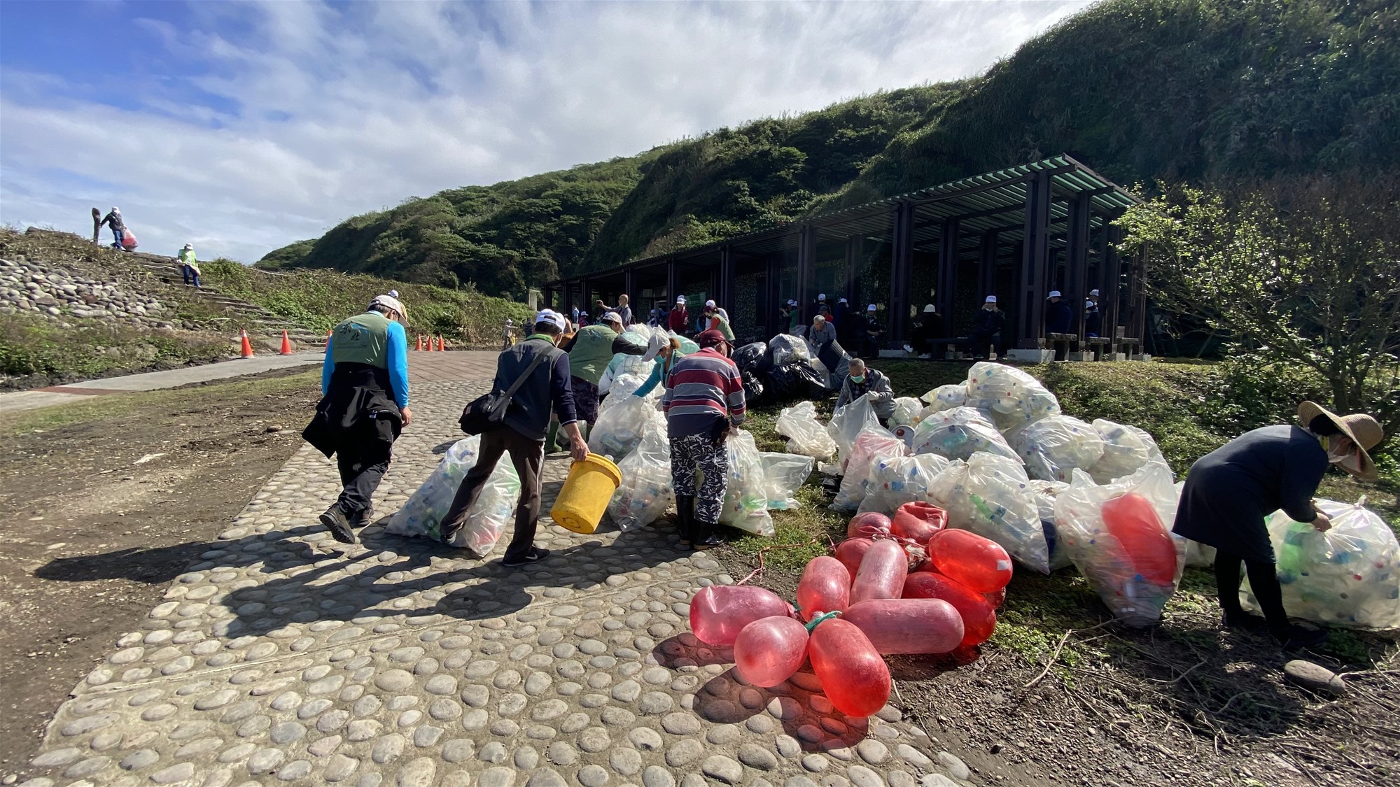 持続可能な生態保全 2023 亀山島のビーチ清掃活動 ~ 3 月 1 日に亀山島のエコツーリズムが島に開かれます