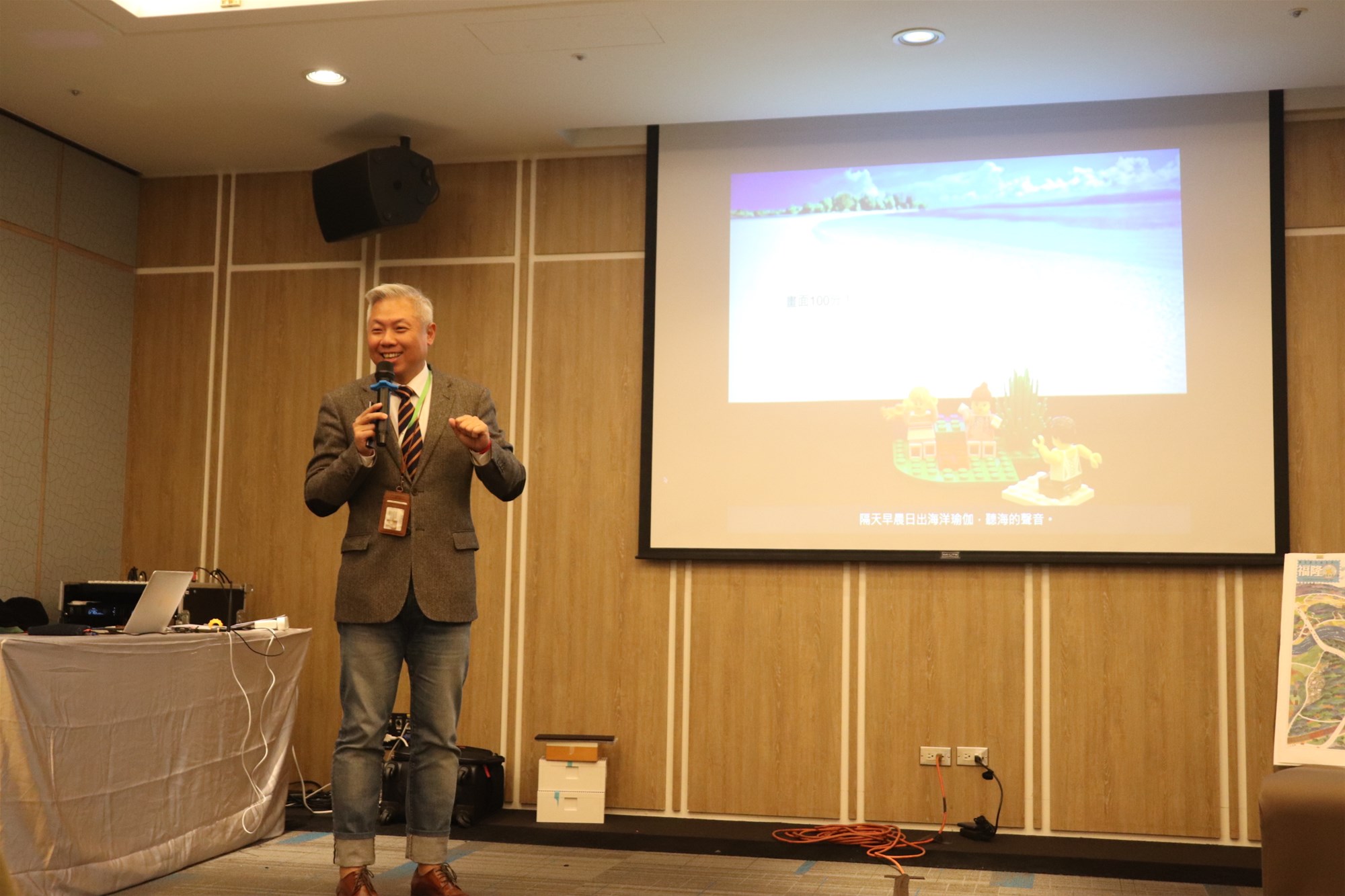 Photos of the speech given by the General Manager of Fullon Hotel