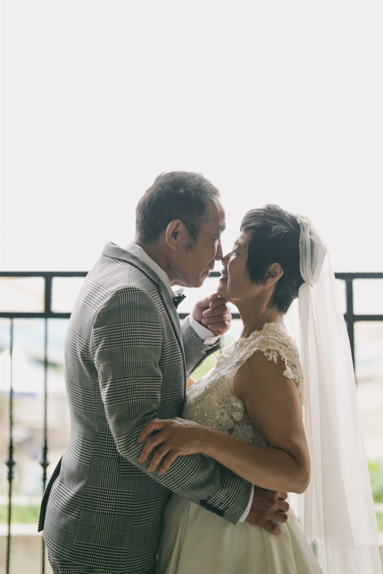 silver wedding couple