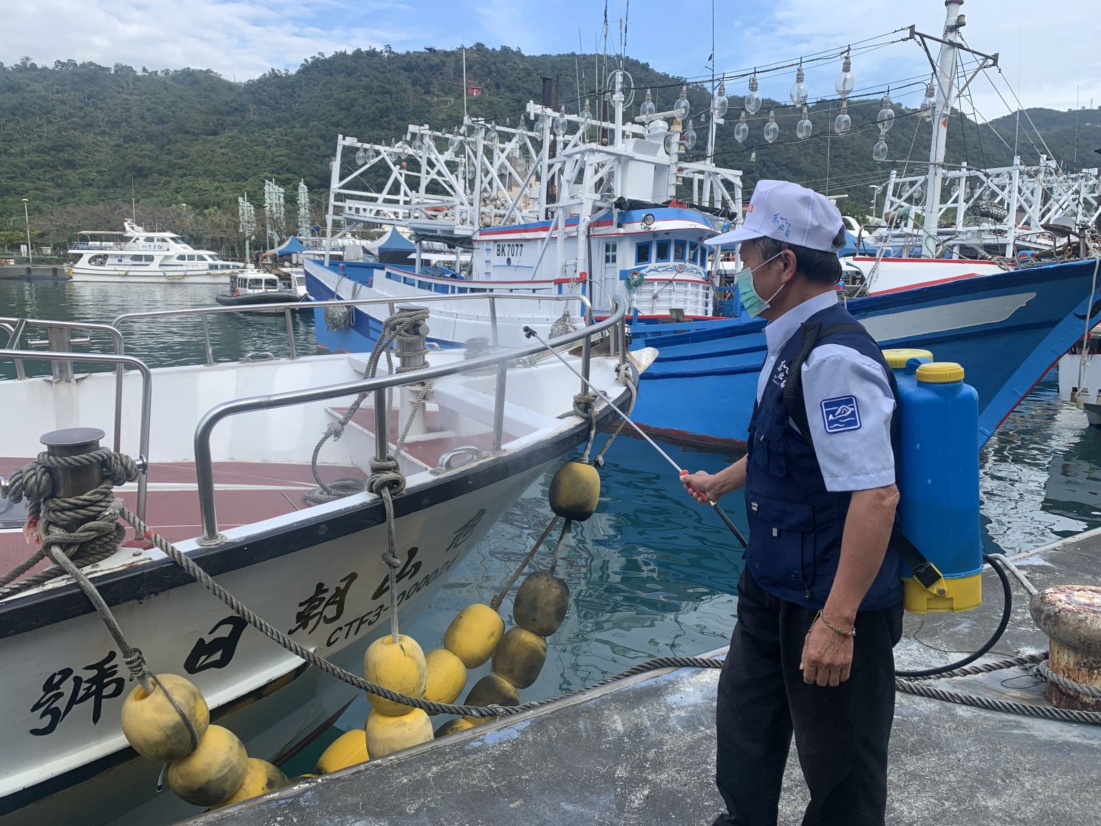 龜山島防疫 搭船前消毒