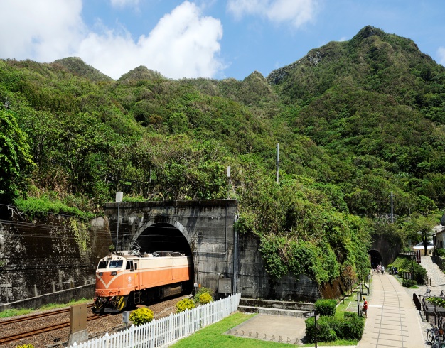 舊草嶺自行車隧道