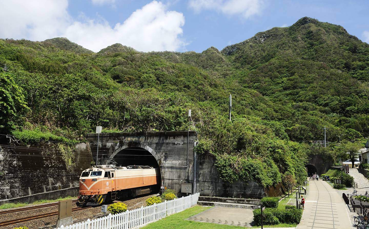 舊草嶺環狀線自行車道