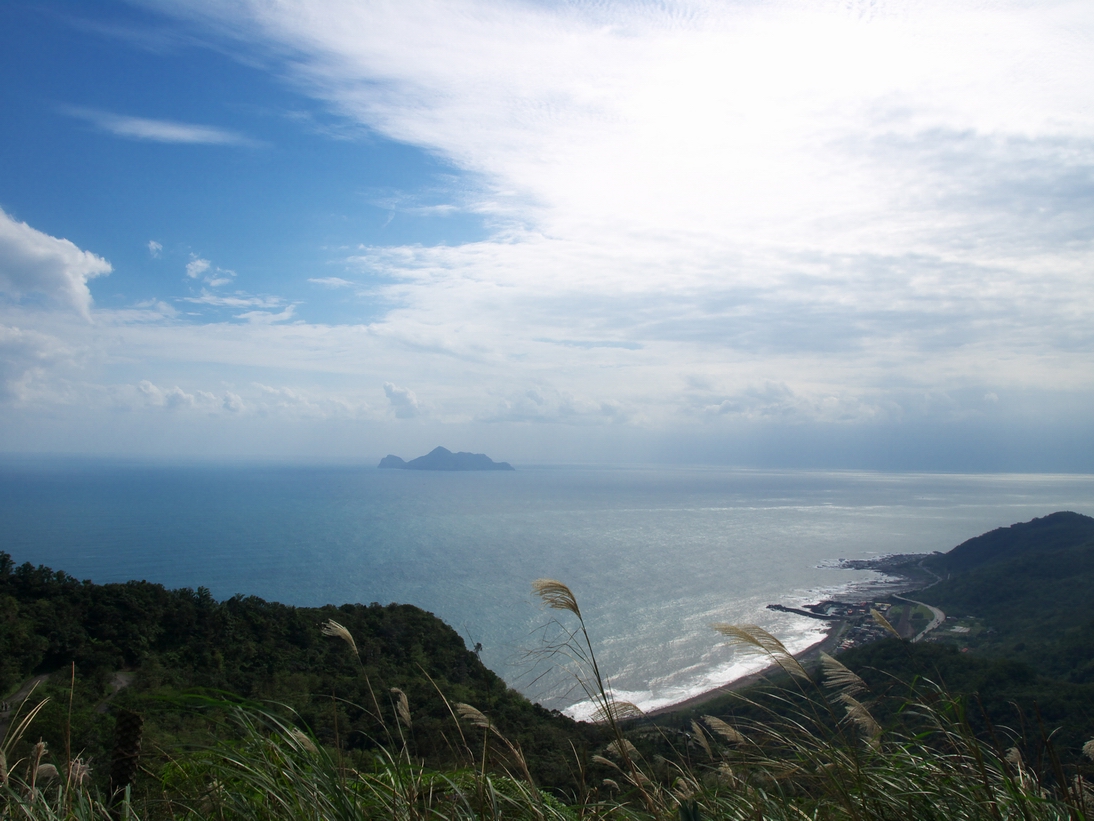 垭口远眺龟山岛