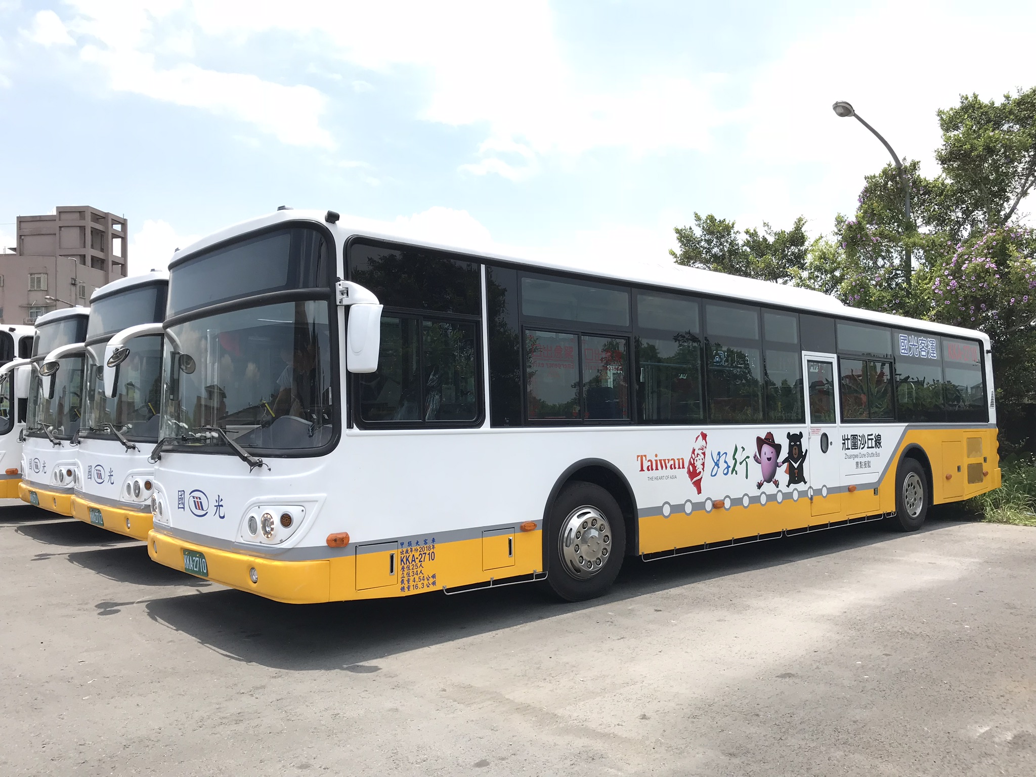 10 new low-floor bus roads in Zhuangwei Dune Line (2)