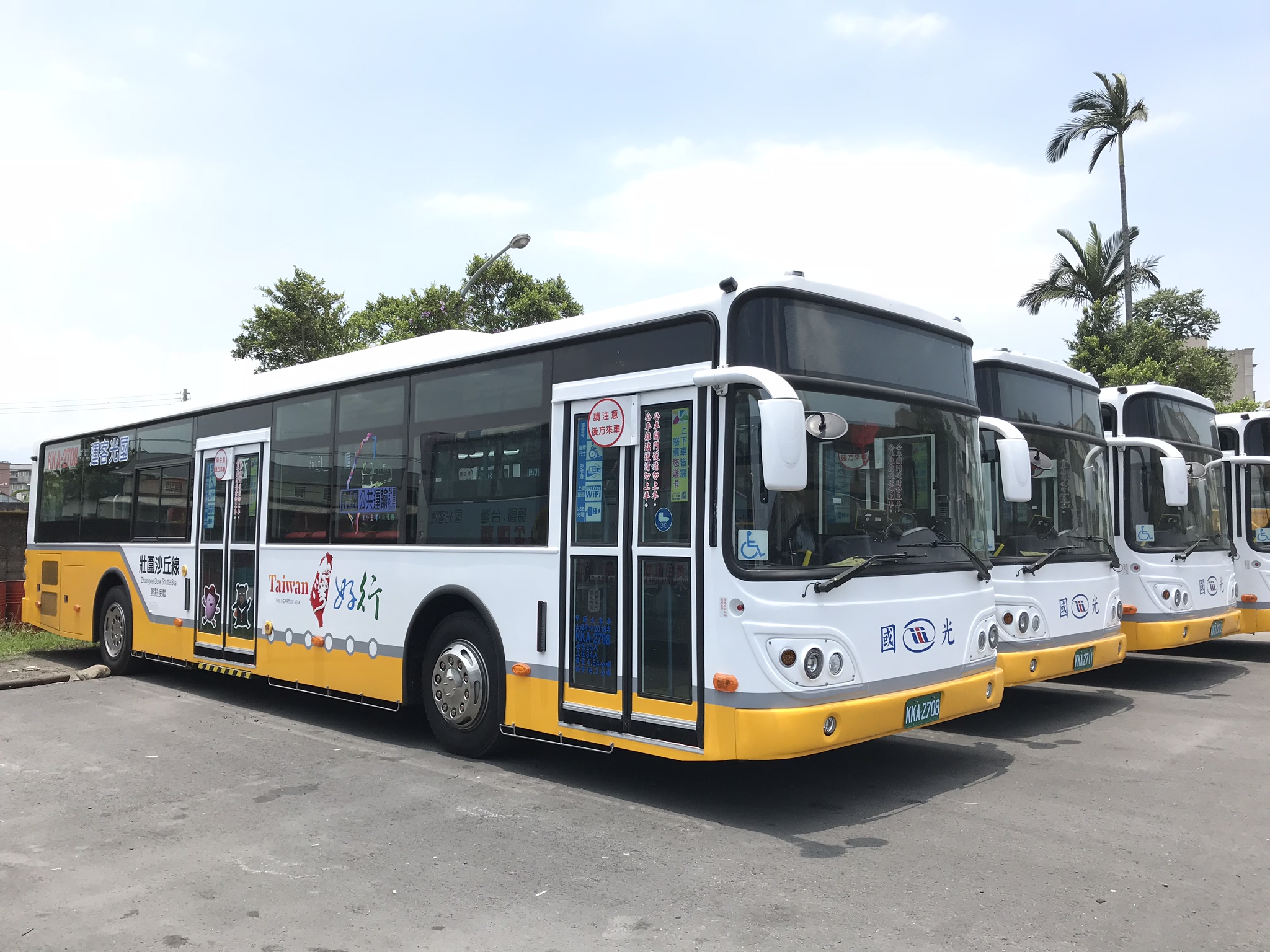 10 new low-floor bus roads in Zhuangwei Dune Line (3)