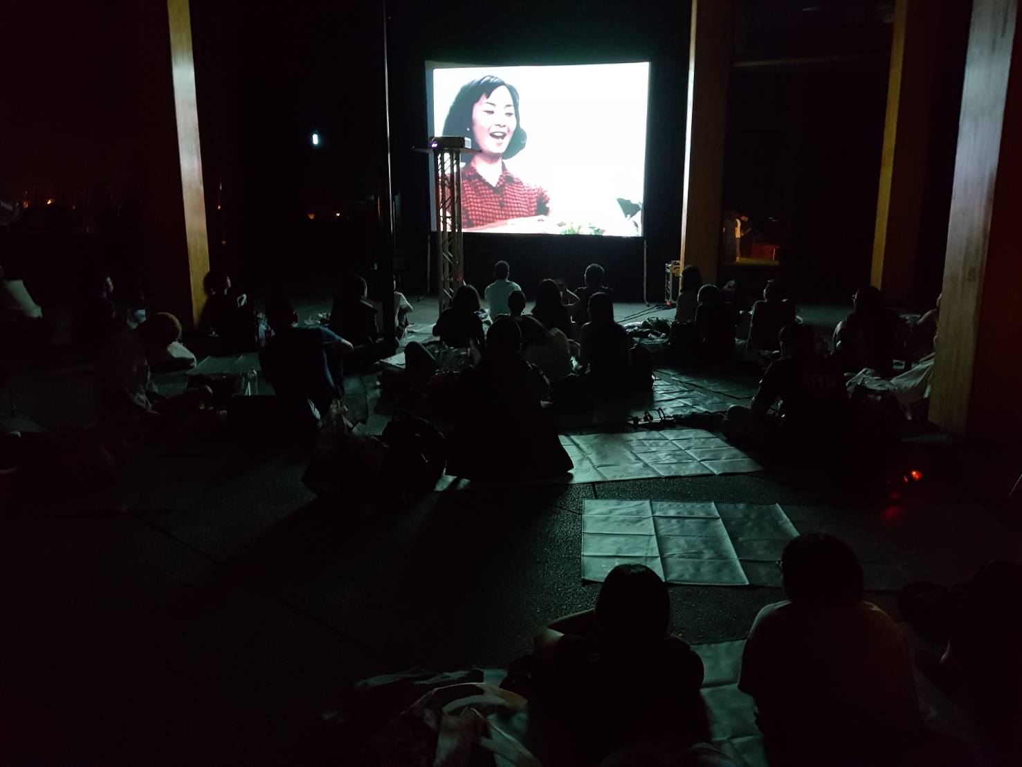 夜宿沙丘喜迎龜山朝日