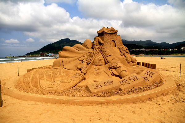 Чтобы проповедовать значение администрации Лянь Нэна, соответствующие подразделения используют представителя традиционного образа народного правосудия - Гуан Гуна, чтобы использовать нож Цинлуна в качестве антикоррупционного имиджа и с помощью художественных методов изобретательно передают решимость правительства бороться с коррупцией, бороться с коррупцией и бороться с коррупцией.