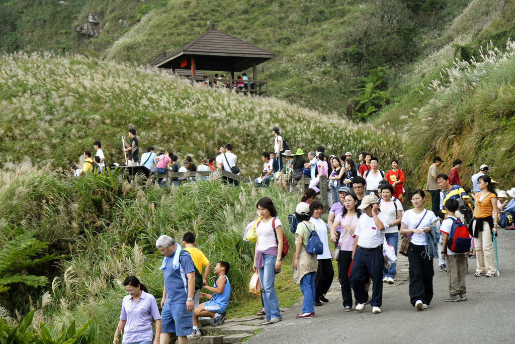 Every year, Cao Ling Ancient Road attracts more than 600,000 people to hike