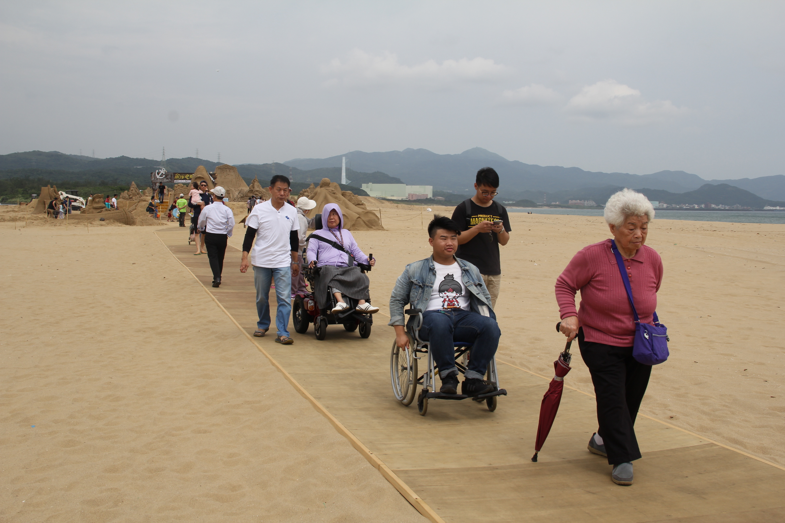 Set up barrier-free trails on the spot to be considerate of people with limited mobility