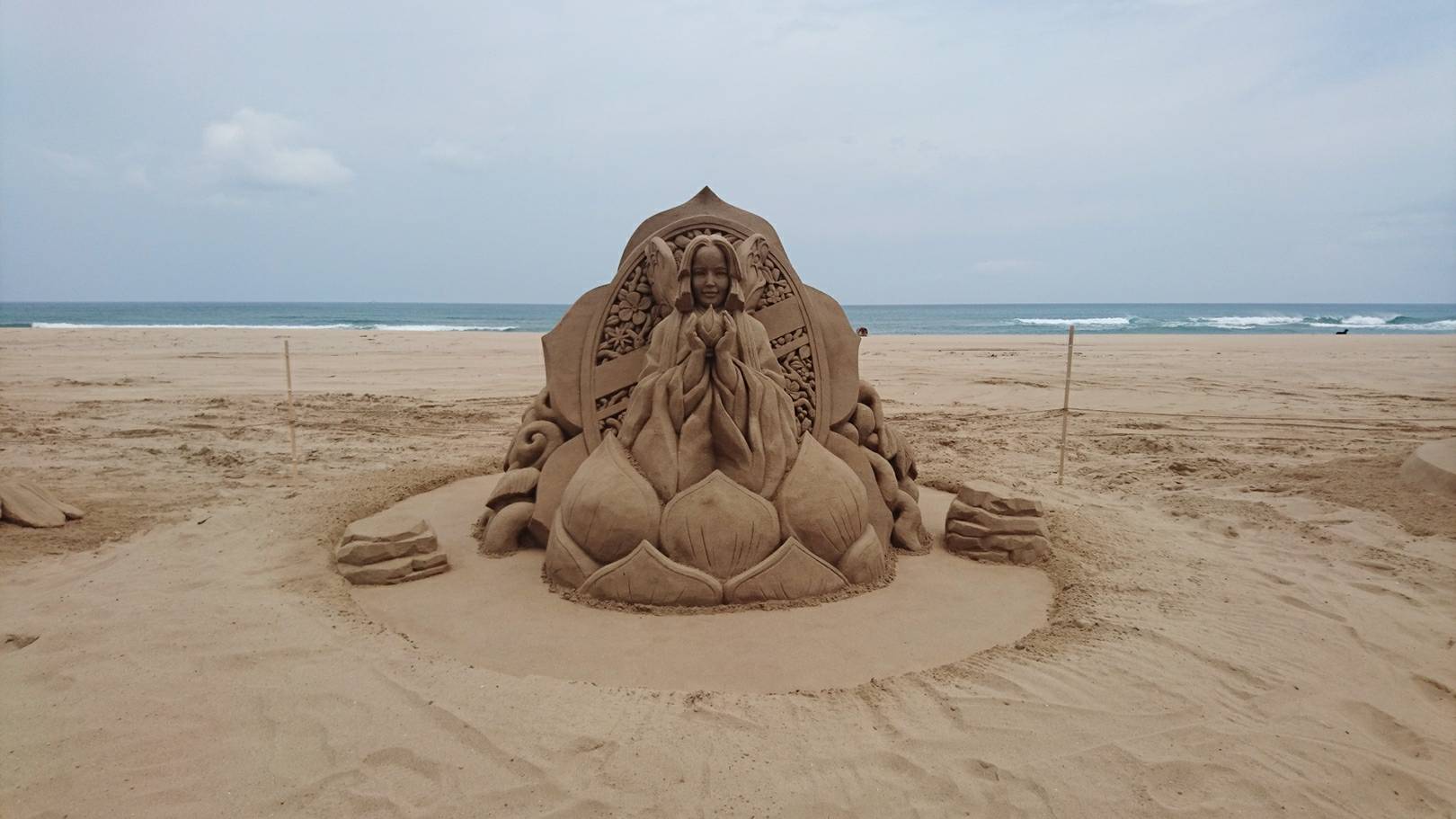 두 번째 작품-일본 모래 조각 마스터의 "거울의 정원"