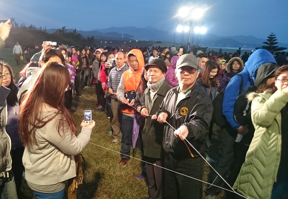 More than 3,000 people took the cotton thread to participate in the ceremonial ceremony