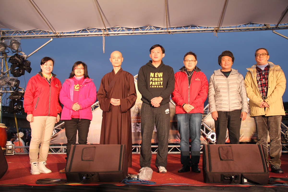 From the left, he is the deputy general manager of Li Mingxia's resident in Furong Hotel, Chen Meixiu, director of the northeast corner and the Yilan Coastal Air Traffic Control Department, and the Miaohui Master of the Lingbi Mountain Wushengchang, Huang Guochang, and the Fukui Grand Hotel chain hotel Yang Zhenghong. Deputy General Manager, Special Commissioner of the Immigration Department of the Ministry of the Interior, Chen Wenqin, Director of the Gongga District Office of New Taipei City