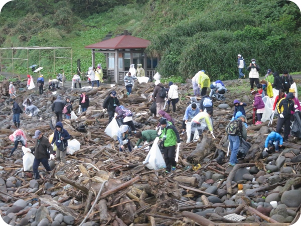 106-228 Guishan Island Clean Beach Activity 2