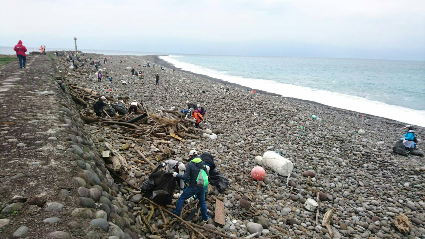Чистый пляж на острове Гишань в 2018 году