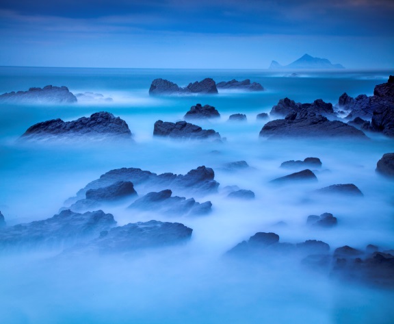 Gold Medal - Pan Tongzheng - "Looking at Guishan Island"