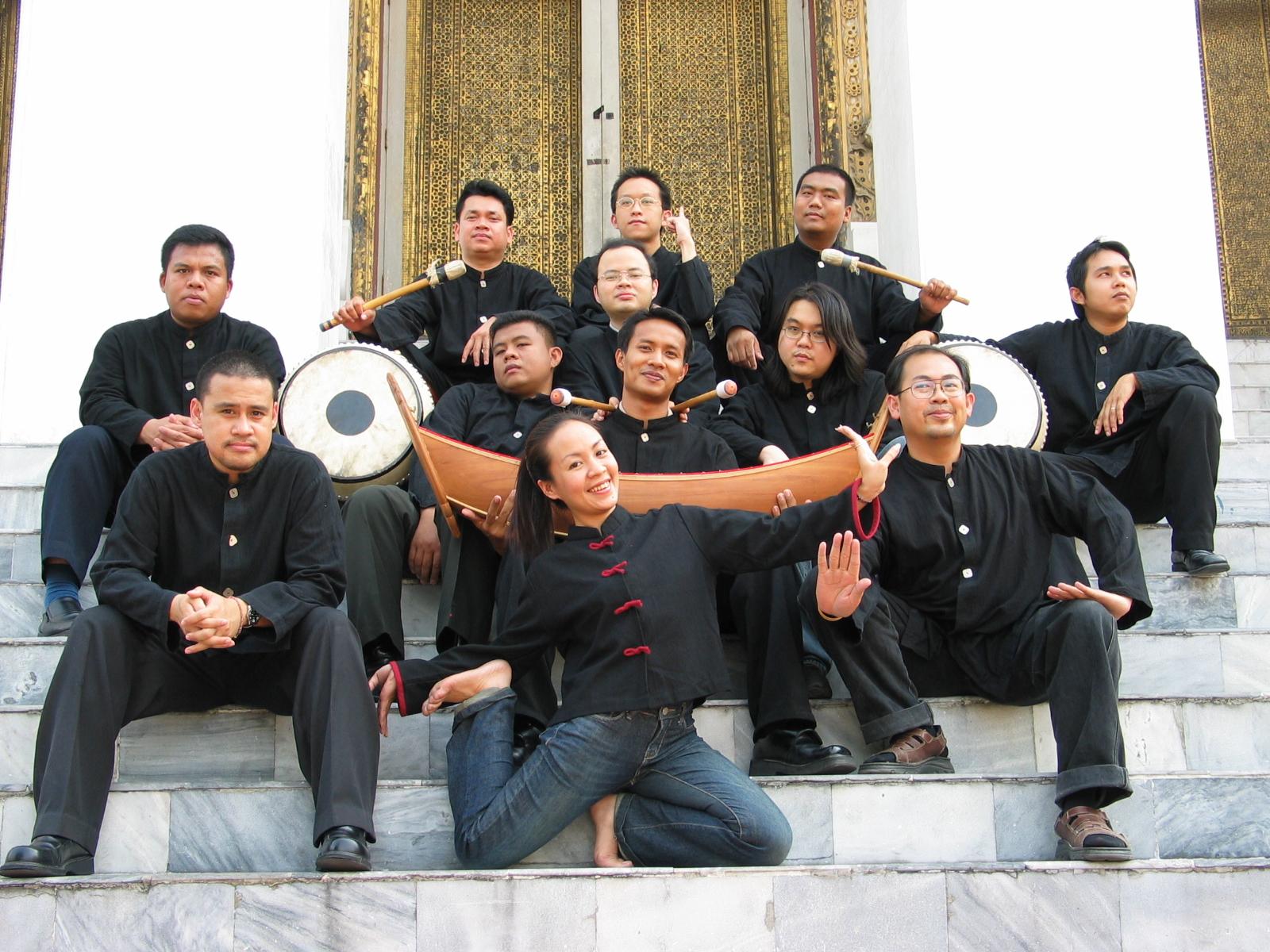 Foto grup kinerja Grup Perkusi Pengadilan Bambu Thailand